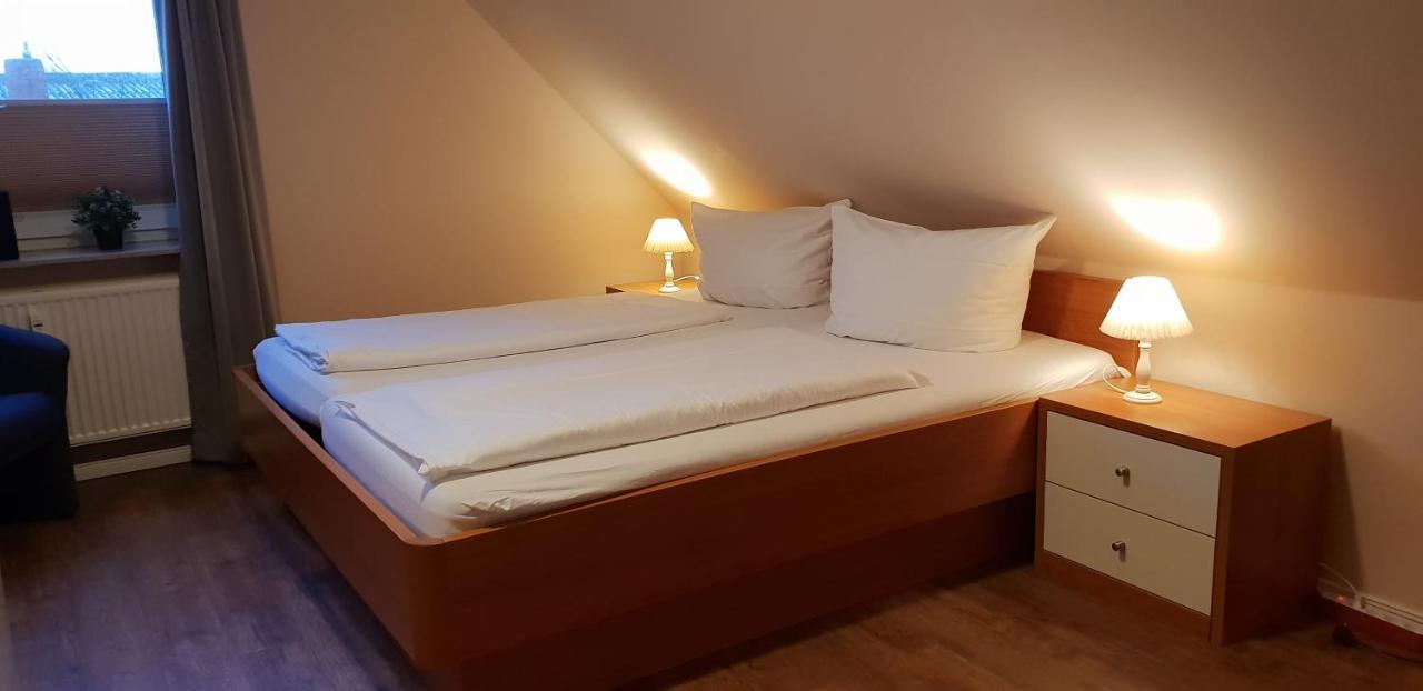 Airport Hotel One Aparthotel Sylt Exteriör bild